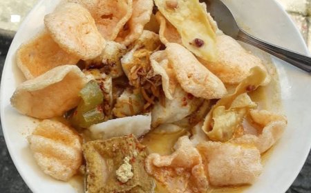 Menyelami Keunikan Soto Bongko: Sajian Soto Khas Sumedang dengan Kuah Kental dan Isian Unik yang Menggugah Selera