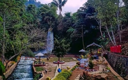 Mengungkap Pesona Curug Bangkong: Air Terjun Alami dengan Pemandangan Hutan Hijau dan Bebatuan Unik di Kuningan