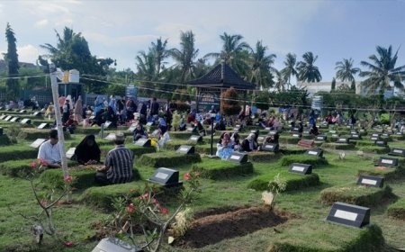 Ratusan Warga Banyuwangi Gelar Ziarah Akbar Makam Leluhur di TPU Taman Surga Kelurahan Tamanbaru Sambut Ramadan 1446 H