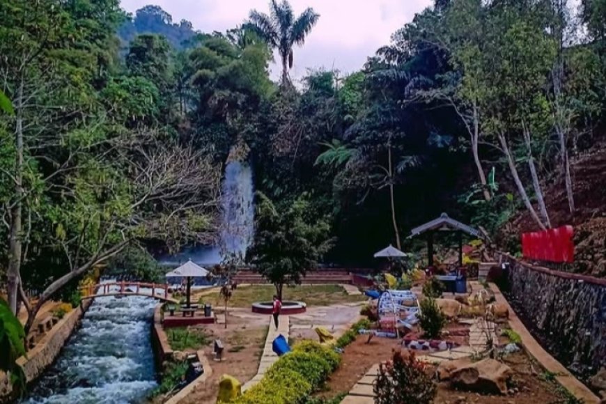 Mengungkap Pesona Curug Bangkong: Air Terjun Alami dengan Pemandangan Hutan Hijau dan Bebatuan Unik di Kuningan