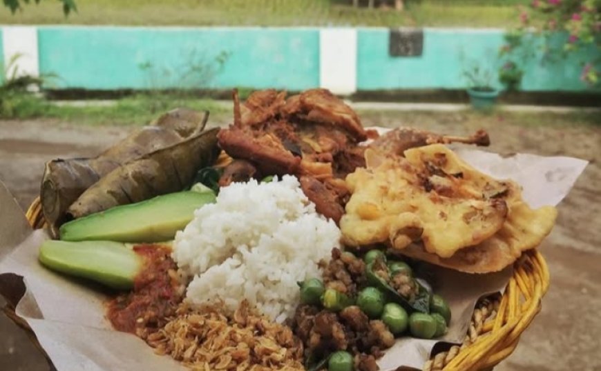 Nasi Kasreng Khas Kuningan: Eksplorasi Kuliner Unik dari Luragung yang Menyimpan Sejarah Transportasi Antara Kuningan dan Jakarta