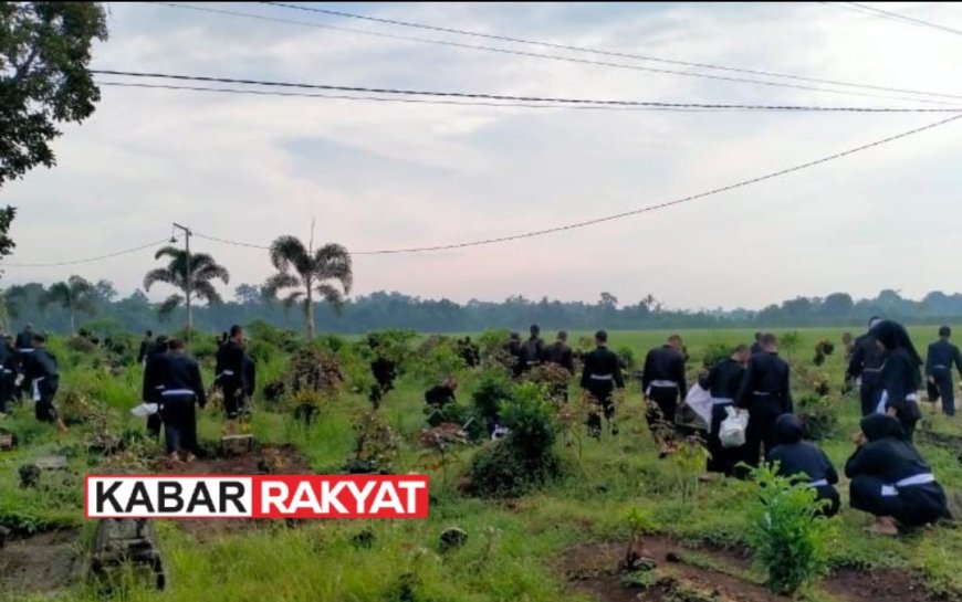 Sambut Ramadan, PSHT Cabang Jember Kompak Bersihkan Tempat Ibadah dan Makam