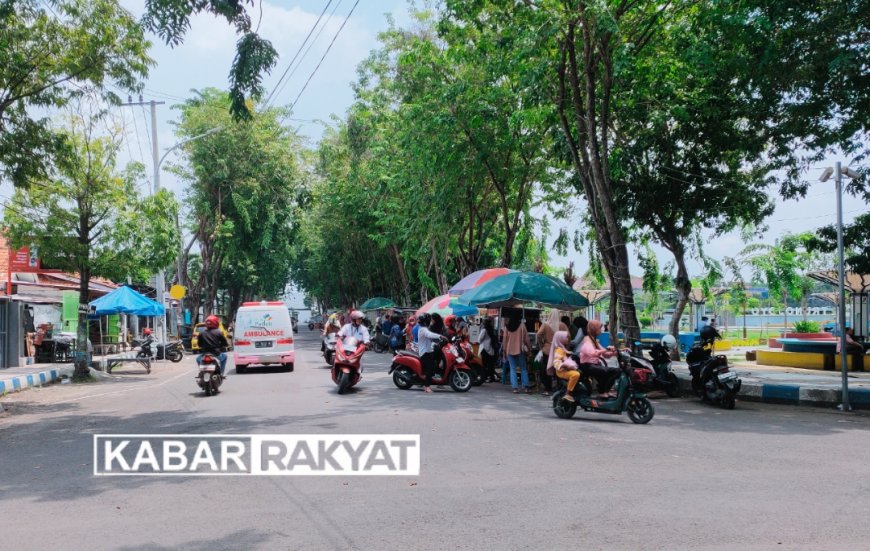 Dinilai Membandel, Satpol PP Sampang Tertibkan Pedagang Kaki Lima