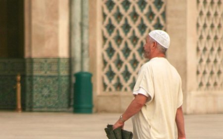 Tadarus Al-Qur'an: Menggapai Berkah dengan Membaca Kitab Suci, Menyelami Makna dan Kebijaksanaan Al-Qur'an