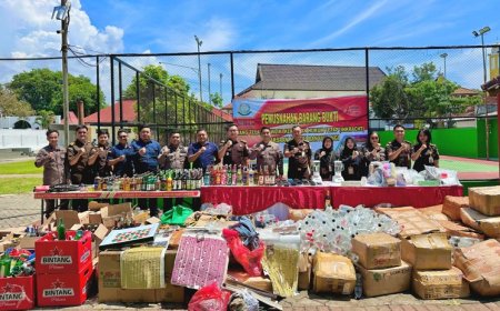 Kejari Banyuwangi Musnahkan Barang Bukti Narkoba hingga Miras Hormati Bulan Suci Ramadhan