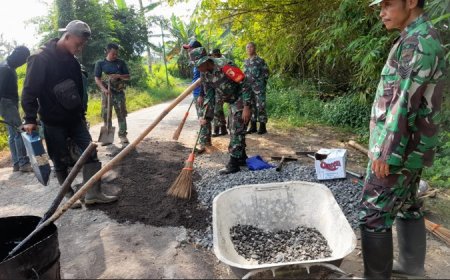 Diinisiasi Putra Daerah, Yonzipur 5/ABW Bersama Kodim 0825 Banyuwangi Melaksanakan Karya Bhakti TNI di Kecamatan Giri.