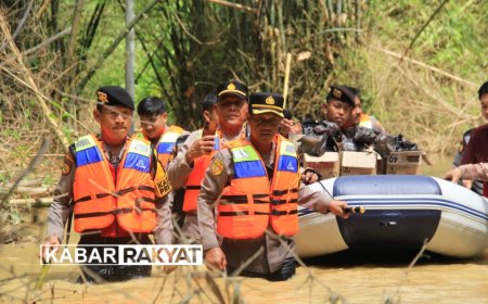 Kapolres Sampang Berikan Bantuan Langsung Kepada Masyarakat Terdampak Banjir
