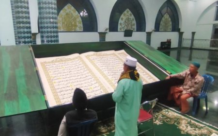Tadarus Alqur’an Raksasa di Masjid Agung Baiturrahman Banyuwangi, Ekspresi Riang Gembira Umat Islam Sambut Bulan Suci Ramadhan