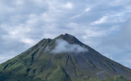 Mendaki Keindahan Gunung Sumbing: Petualangan Outdoor di Alam Magelang