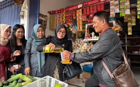 Pastikan Tidak Ada Kecurangan, Komisi II DPRD Banyuwangi Sidak Produk MINYAKITA di Pasar Blambangan