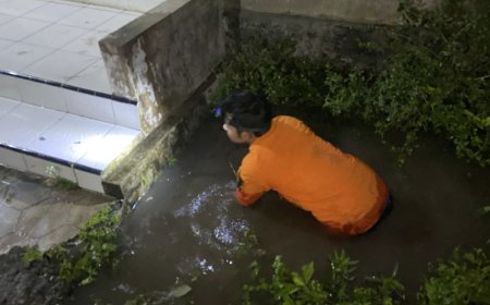 Akibat Drainase Tersumbat Sampah, Desa Koncer dan Sumber Salam Bondowoso Direndam Banjir