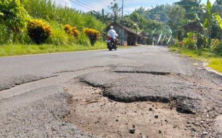 Jalan Rusak, Bupati Gus Fawait: Pasti Selesai