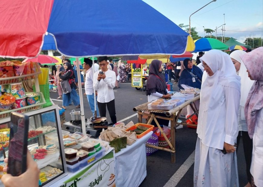 Usai Mengikuti Retret, Bupati Banyuwangi Ipuk Fiestiandani Membuka Resmi Pasar Takjil Ramadhan, Libatkan 1.480 UMKM