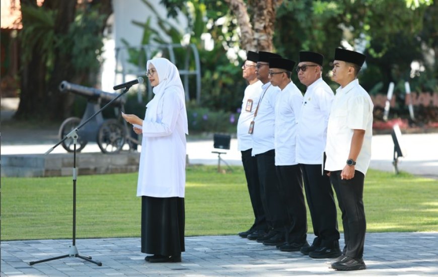 Hari Pertama Kerja, Bupati Ipuk Minta Tingkatkan Pelayanan Publik