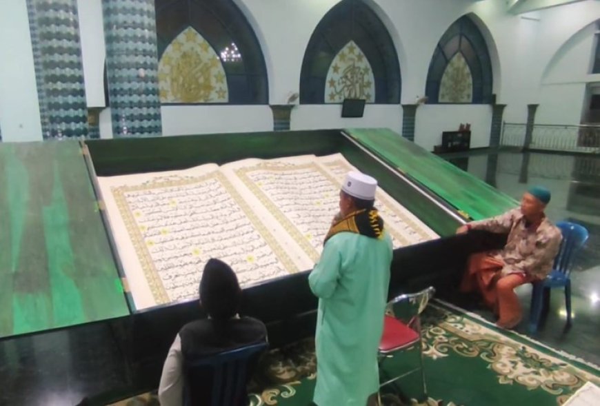 Tadarus Alqur’an Raksasa di Masjid Agung Baiturrahman Banyuwangi, Ekspresi Riang Gembira Umat Islam Sambut Bulan Suci Ramadhan