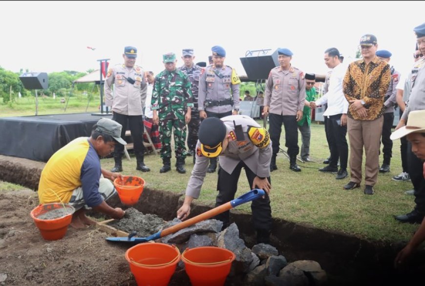 Kapolresta Banyuwangi Letakan Batu Pertama Pembangunan Gedung Aula Brimob Kompi 4 Batalyon B Pelopor Sat Brimoda Jawa Timur