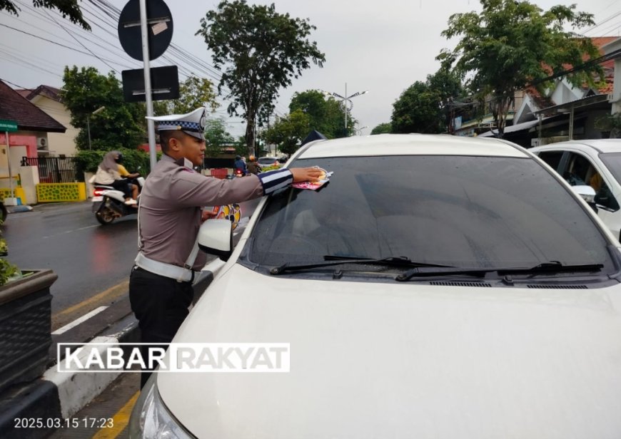 Satlantas Polres Sampang Gencar Melaksanakan Sosialisasi Dijalan Jelang Hari Raya Idul Fitri 1446 H