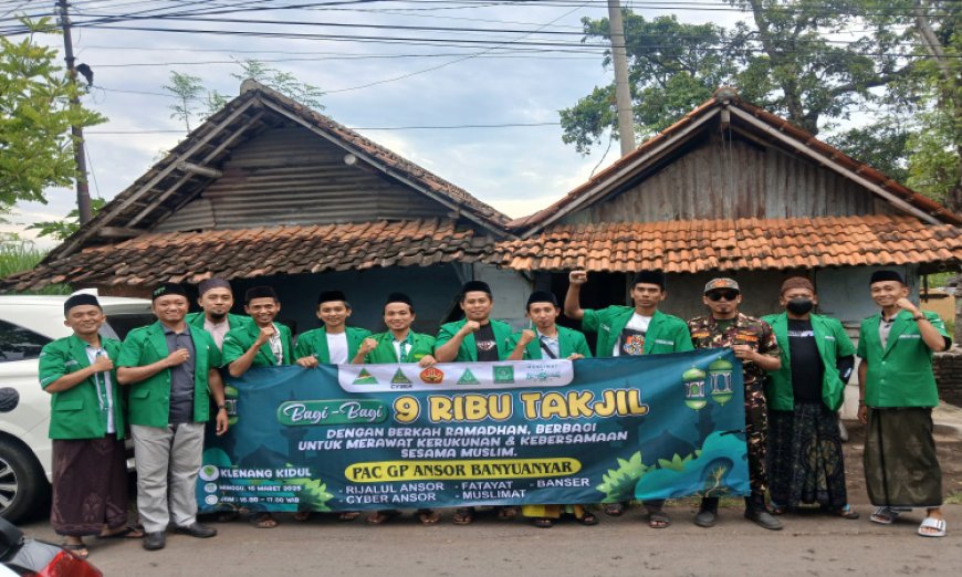 GP Ansor Banyuanyar Bersama Banom NU Probolinggo Bagi-bagi Takjil Gratis