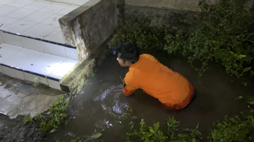 Akibat Drainase Tersumbat Sampah, Desa Koncer dan Sumber Salam Bondowoso Direndam Banjir