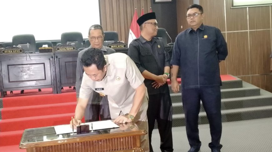 Bupati Bondowoso Sampaikan Jawaban Atas Pandangan Umum Fraksi DPRD Tentang Raperda Pemilihan Kades