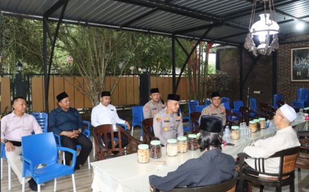 Mempererat Silaturahmi dan Sinergitas, kapolresta Banyuwangi Kombes Pol Rama Samtama Putra Berkunjung ke Tiga Pondok Pesantren