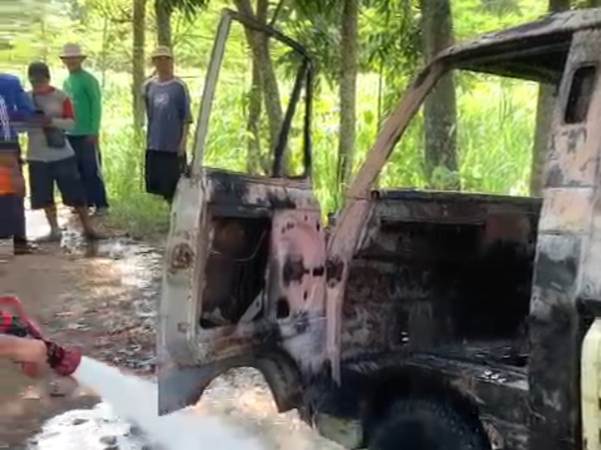 Mobil Terbakar di Tengah Perjalanan, Pemilik Selamat