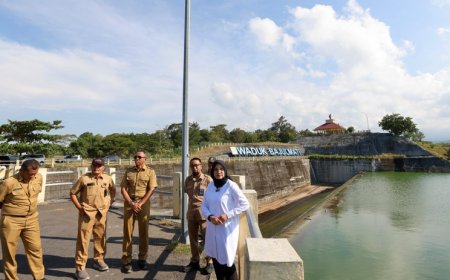 Jaga Ketahanan Pangan Saat Musim Kemarau, Bupati Ipuk Tinjau Ketersediaan Air Irigasi dari Waduk Bajulmati