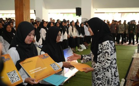 Sebanyak 625 ASN dan PPPK Pemkab Banyuwangi Terima SK Pengangkatan, Bupati Ipuk Minta Jadi ASN Adaptif