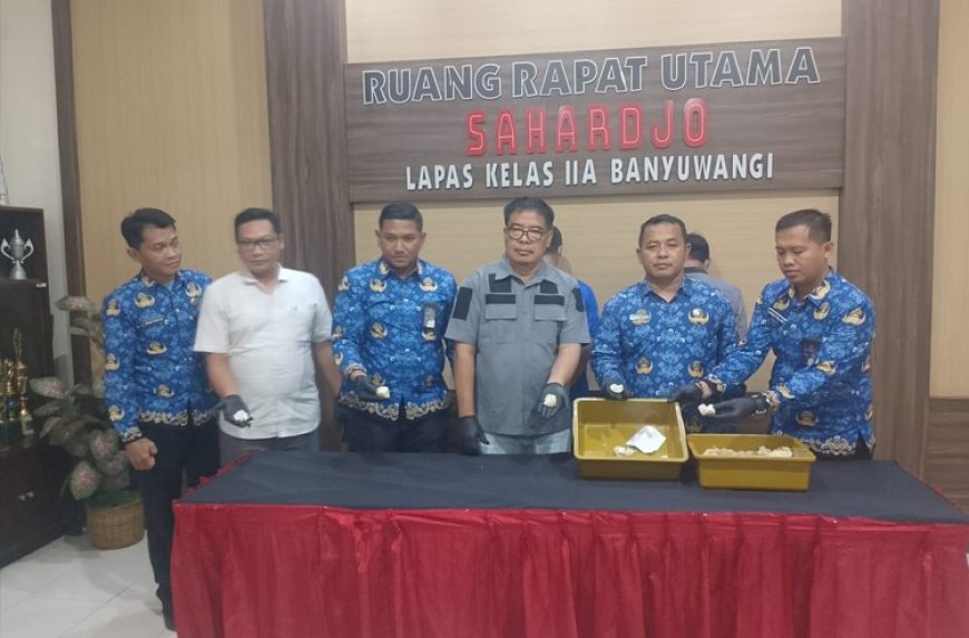 Petugas Lapas Banyuwangi Gagalkan Upaya Penyelundupan Paket Diduga Sabu dalam Lontong