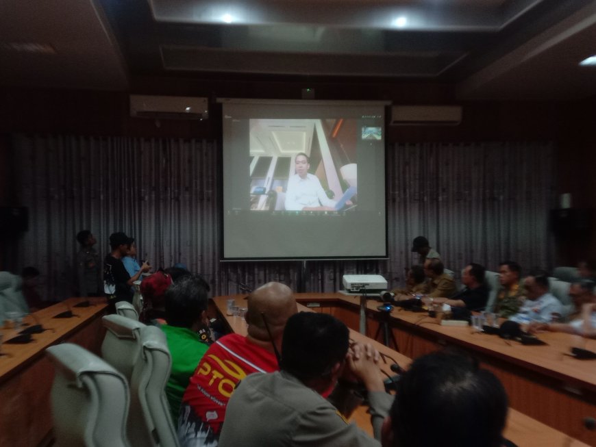 Meski di Jakarta, Bupati Jember temui Masa Aksi Angkutan Online Via Daring.