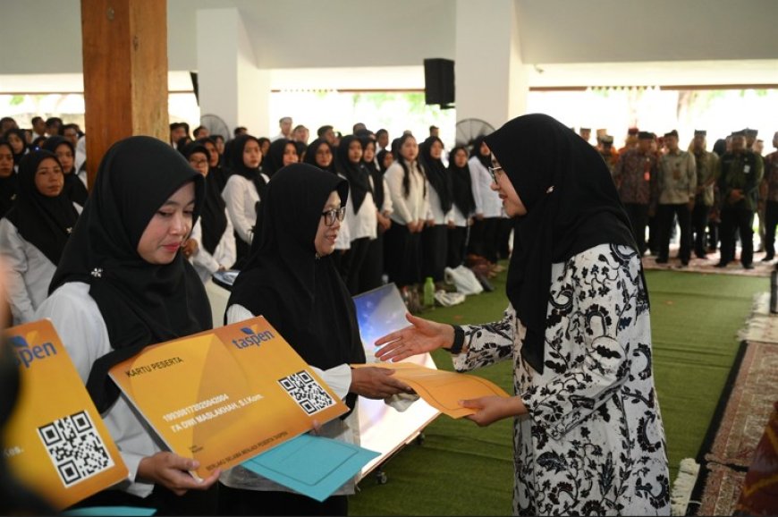 Sebanyak 625 ASN dan PPPK Pemkab Banyuwangi Terima SK Pengangkatan, Bupati Ipuk Minta Jadi ASN Adaptif