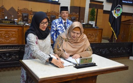 DPRD Banyuwangi dan Bupati Ipuk Fiestiandani Tandatangani Kesepakatan Perubahan KUA-PPAS APBD Tahun 2025