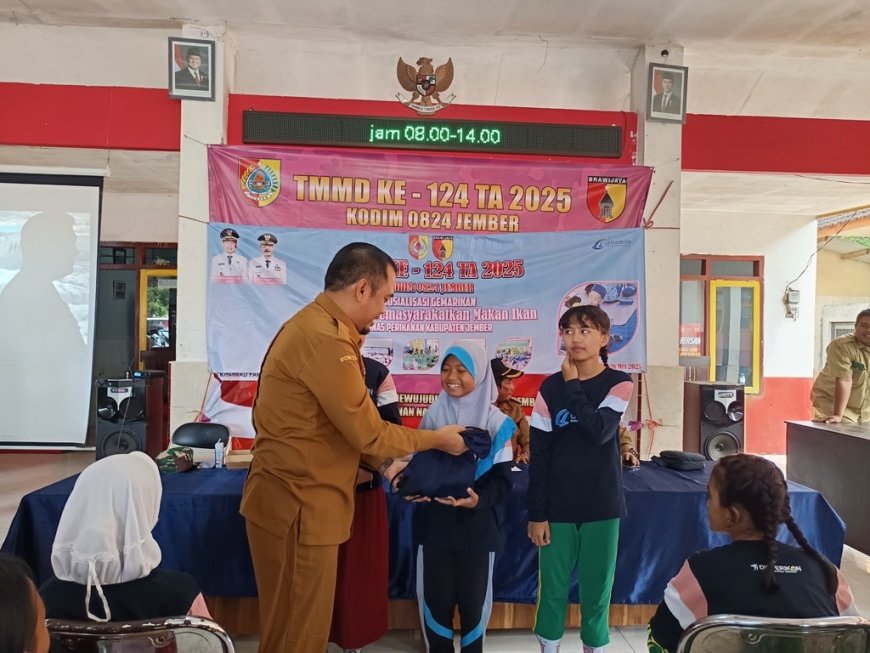 TMMD ke-124 Jember Bangun Kesadaran Masyarakat Mengkonsumsi Ikan Bersama Dinas Perikanan