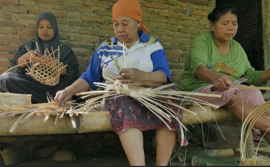 Kebijakan Bupati Ipuk Batasi Kantong Plastik, Membuat UMKM Kerajinan Bambu Kembali Bergairah