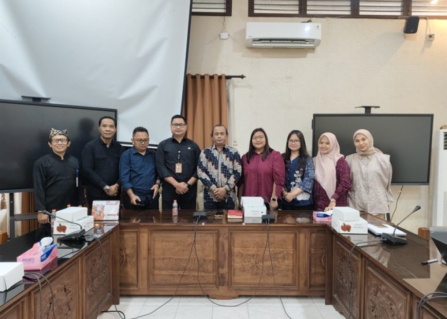 Ketua Bapemperda DPRD Banyuwangi Ahmad Masrohan Menerima Kunjungan Tim Ahli Perancang Undang-Undang DPR RI.