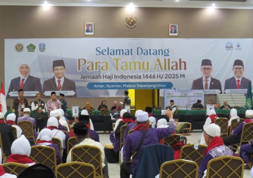 Jemaah Haji Kloter 42 Asal Banyuwangi Jawa Timur Tiba di Tanah Air