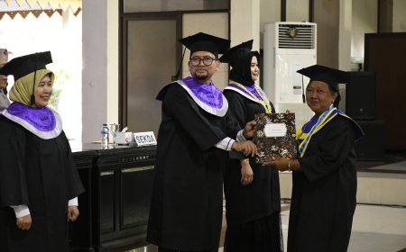 Tingkatkan Harapan Hidup, Bondowoso Wisudakan Puluhan Lansia Selantang