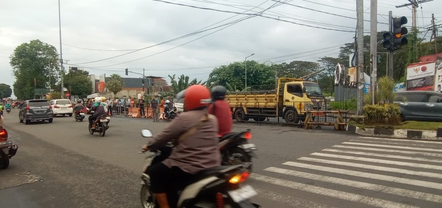 Simpang Empat Perumahan Argopuro Jember Berlakukan Jalan Bebas Hambatan