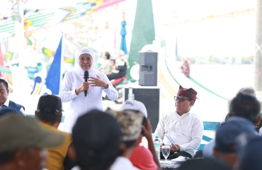 Gubernur Jatim Khofifah Dialog dan Salurkan Bantuan untuk Ratusan Nelayan Muncar Banyuwangi