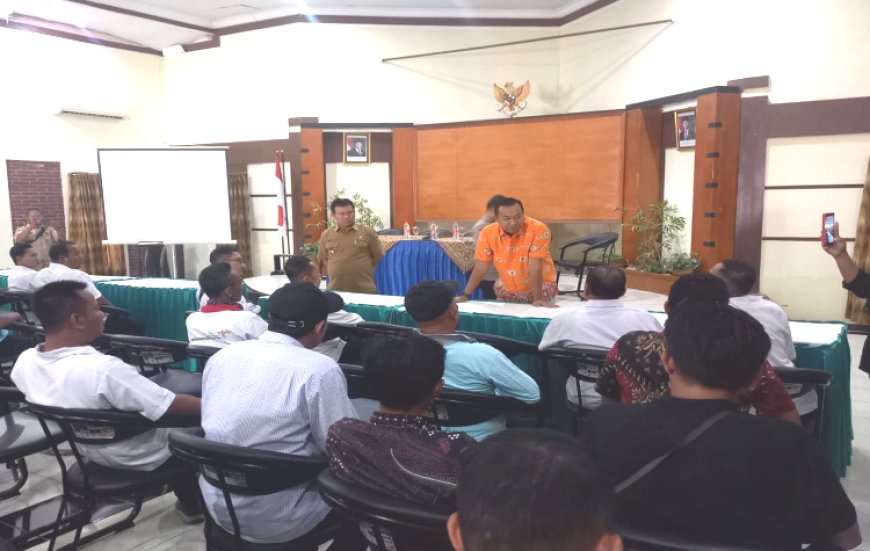 Blokade Jalan Nasional Terhasut Isu PHK, Bupati Situbondo Turun Tangan, Janji Lindungi Karyawan Pasir Putih