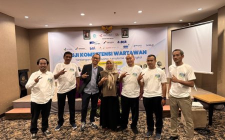 29 Wartawan Peserta UKW LKBN Antara di Surabaya Dinyatakan Kompeten, Teguh Priyanto : Junjung Tinggi Nilai Profesional Jurnalistik