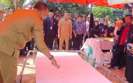 Hadiri Pembukaan Pasar yang Vakum, Bupati Situbondo Dorong Kebijakan untuk Difabel dan Motivasi Mahasiswa KKN