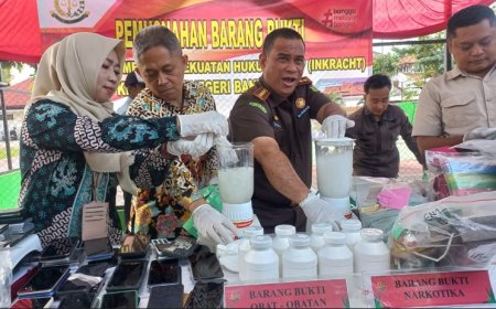 Kejari Banyuwangi Musnahkan Barang Bukti Perkara Pidana Umum
