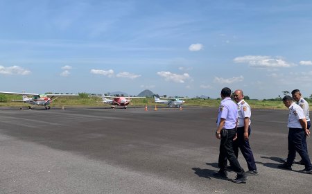 Pesawat  Menuju Jakarta Siap Lepas Landas Dari Bandara Jember.