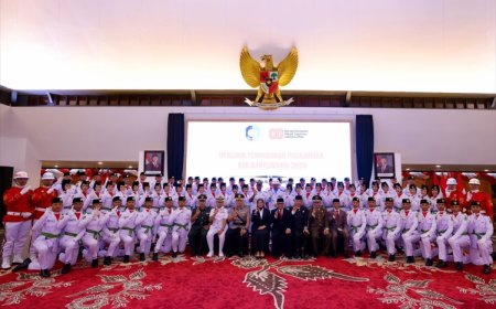 Dikukuhkan, 75 Anggota Paskibraka Banyuwangi Siap Bertugas di Upacara HUT ke-80 Kemerdekaan RI