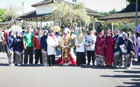 Warna-warni Kostum Anak TK Semarakkan HUT ke-80 RI di Bondowoso