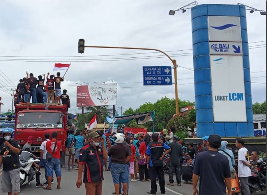Akses Pelabuhan Penyeberangan Ketapang Banyuwangi kembali Tersendat, Ratusan Sopir Angkutan Logistik Demo