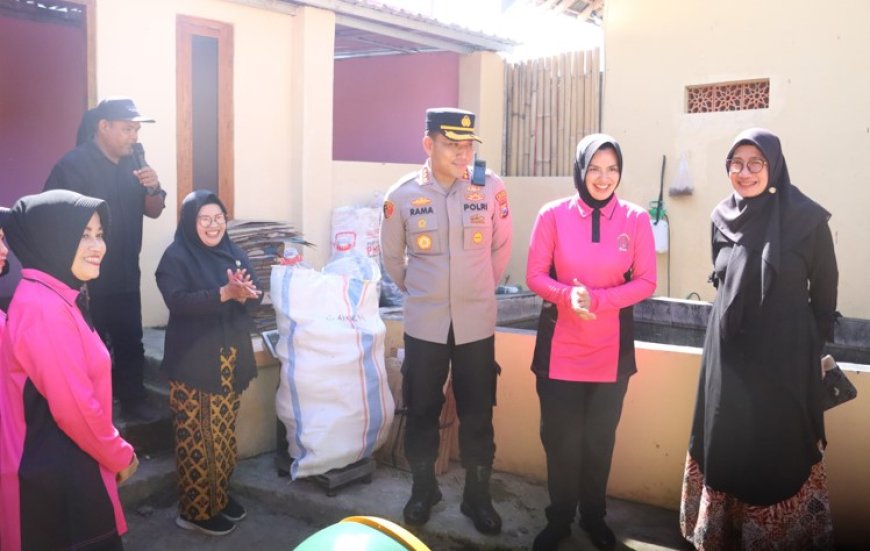 Pilah Sampah dari Sumbernya, Bhayangkari Polresta Banyuwangi Kalaborasi bersama Dinas Lingkungan Hidup Luncurkan Bank Sampah