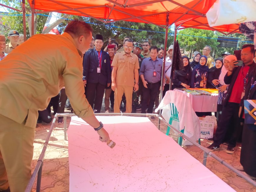 Hadiri Pembukaan Pasar yang Vakum, Bupati Situbondo Dorong Kebijakan untuk Difabel dan Motivasi Mahasiswa KKN