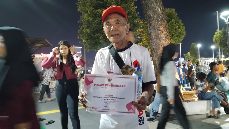 Usia 71 Tahun Bukan Hambatan Untuk  Berjalan Kaki 30 Km dari Tanggul-Jember